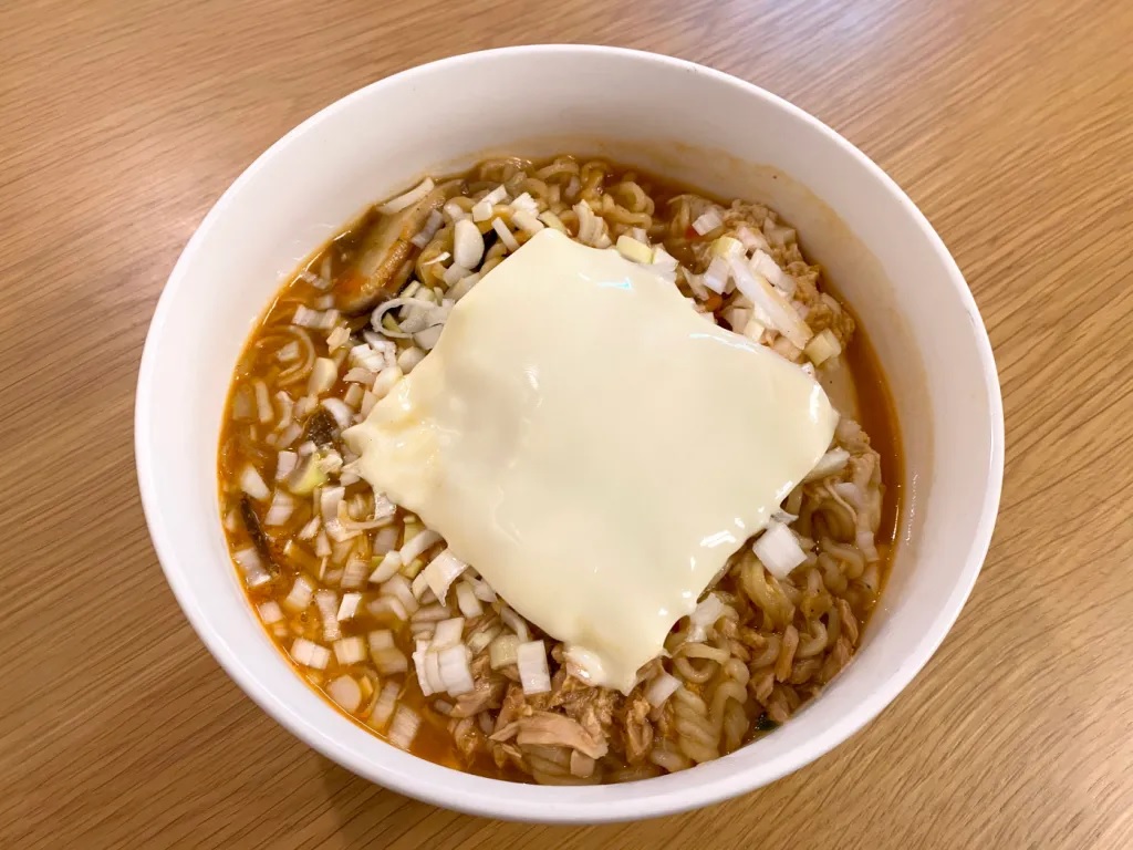 ラーメンに砂利が入っていた。「どう振る舞うのが正解？」AIに相談したら「その手があったか」と神回答