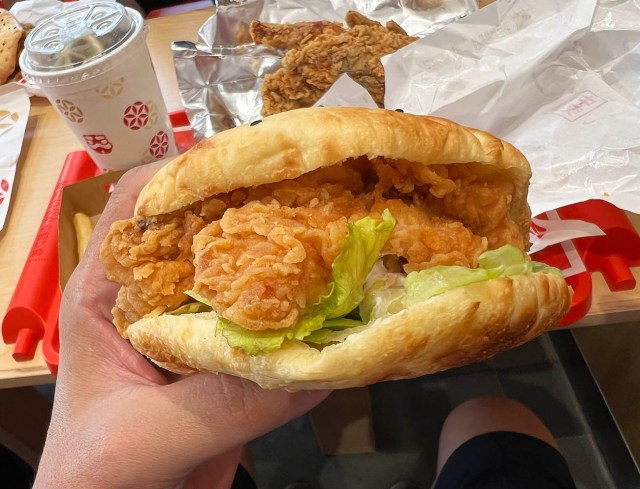 年間3000店の急拡大の一方、衛生問題で炎上も。中国でマクドナルド超えのハンバーガーチェーン『タスティン』に行ってみた 年間3000店の急拡大の一方、衛生問題で炎上も。中国でマクドナルド超えのハンバーガーチェーン『タスティン』に行ってみた