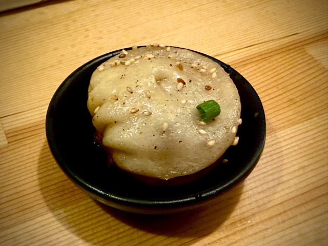 47歳、初めての焼き小籠包。「なんだこれは……」と本気で震えた
