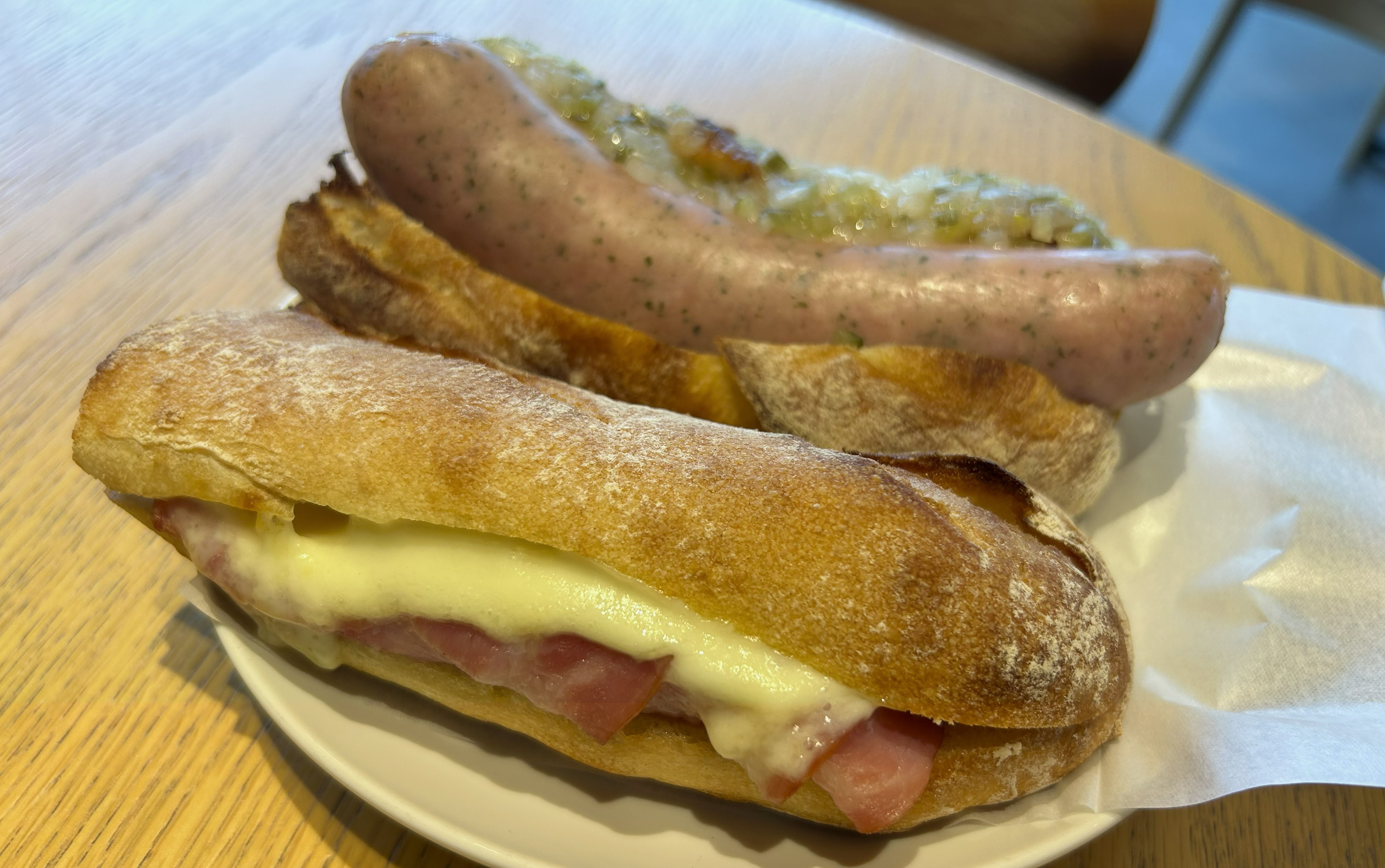 スタバから「バゲットサンド」が登場！ 「石窯フィローネ」を