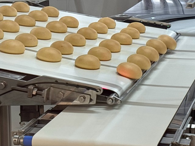 【無料】大阪土産「月化粧」ができるまでを追いかけたら…最後に焼きたてホカホカを食べられた / 月化粧ファクトリー