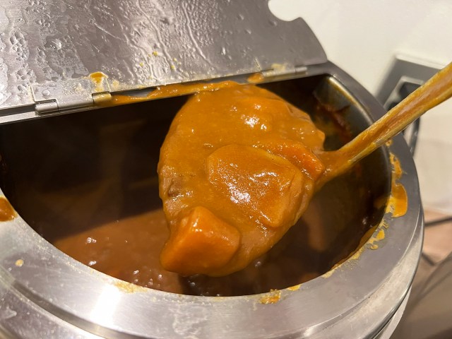 900円でカレー3種食べ放題! アパホテル大阪梅田1階のカフェ『TKP』のランチが穴場すぎた 900円でカレー3種食べ放題! アパホテル大阪梅田1階のカフェ『TKP』のランチが穴場すぎた