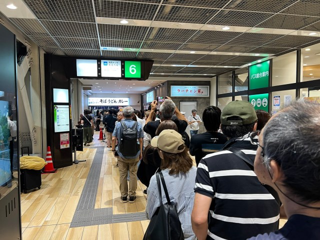 「日本一ウマイそば屋のカレー」新潟バスセンターのカレーを東京から日帰りで食べに行ってみた / 立ち食いそば放浪記401 万代シテイ 「日本一ウマイそば屋のカレー」新潟バスセンターのカレーを東京から日帰りで食べに行ってみた / 立ち食いそば放浪記401 万代シテイ