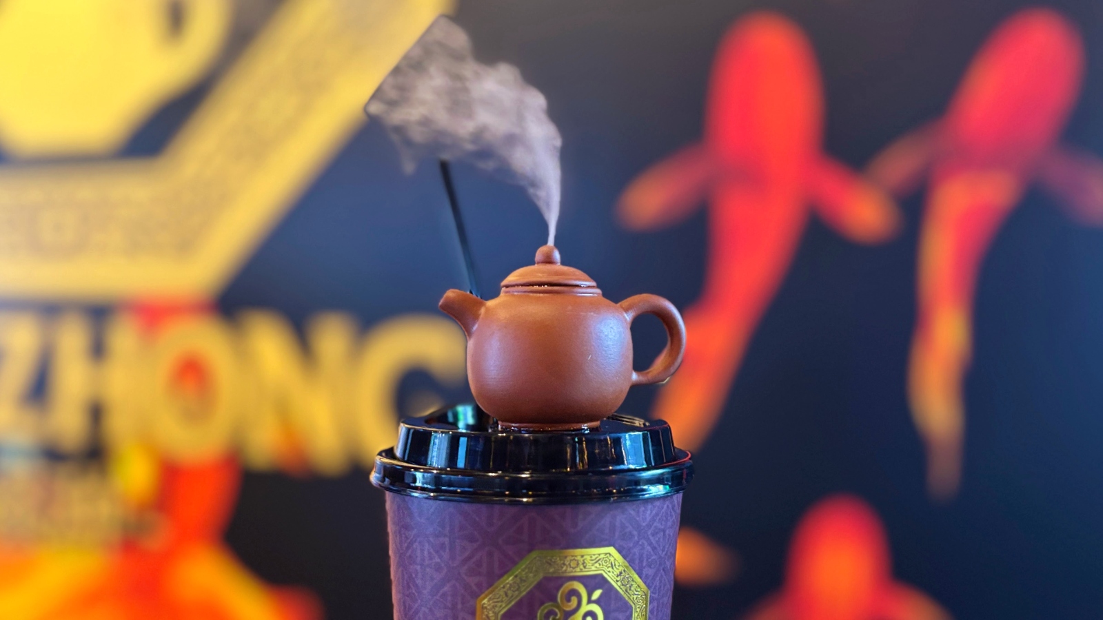 茶器から煙が!? 横浜中華街で話題の中国茶ミルクティー、ギミックの