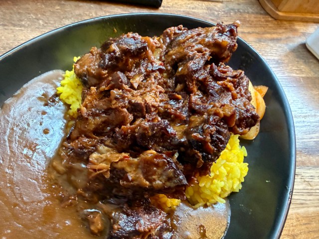 「秋葉原は茶色が正義!!」の名言に納得。カレーの名店『カリガリ』の「メガ豚(320g)」が大正義だった 「秋葉原は茶色が正義!!」の名言に納得。カレーの名店『カリガリ』の「メガ豚(320g)」が大正義だった