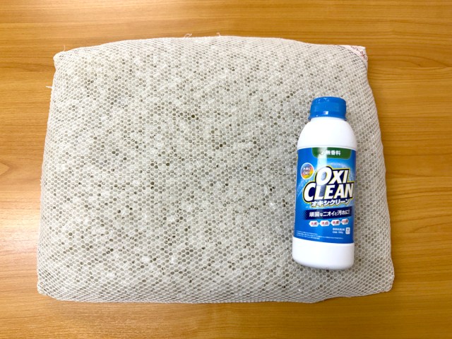「プラスチックは汚れない」は浅はかなのか? 10年愛用した『パイプ枕』をオキシ漬けしたら現実を突きつけられた 「プラスチックは汚れない」は浅はかなのか? 10年愛用した『パイプ枕』をオキシ漬けしたら現実を突きつけられた