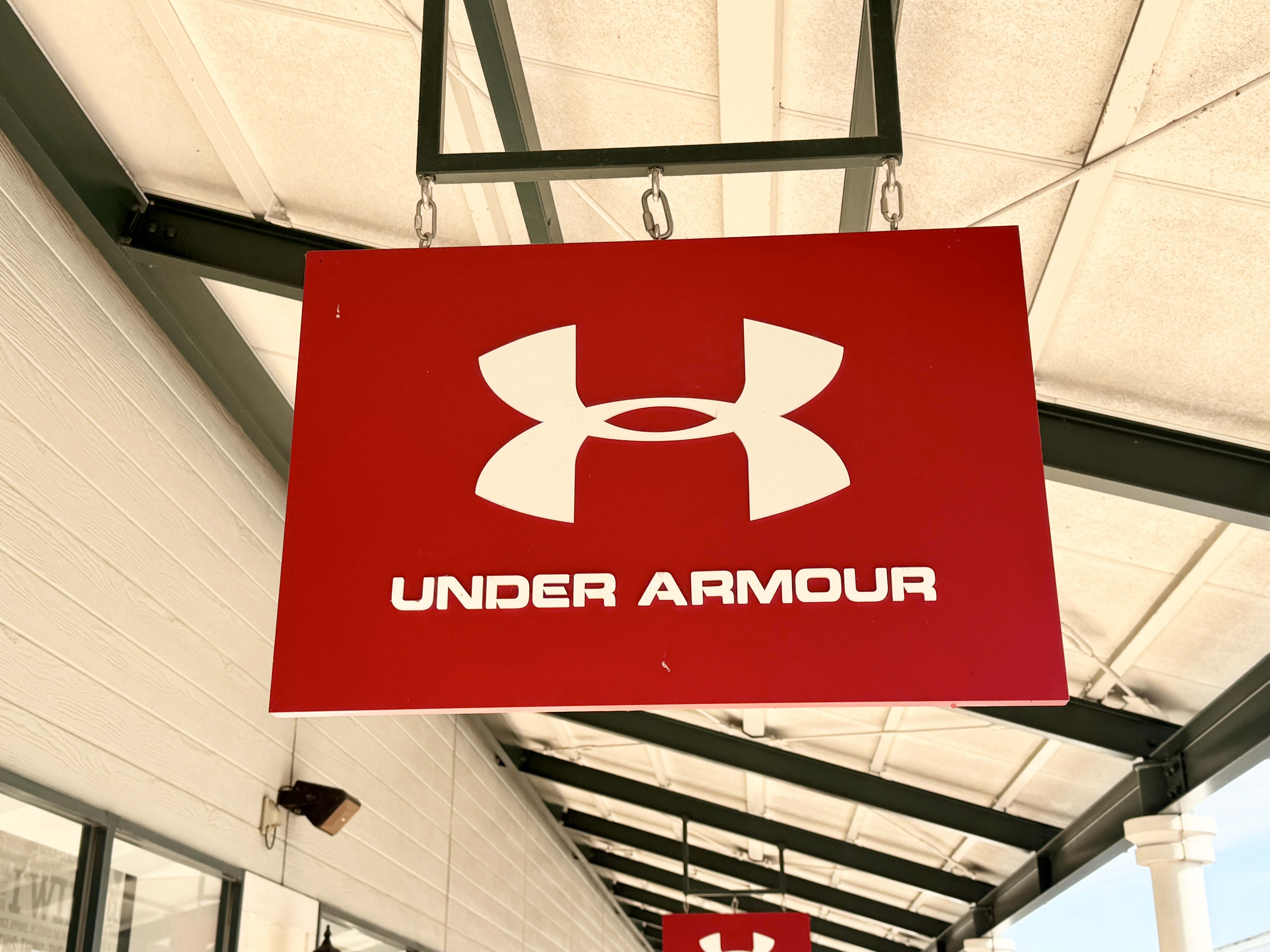 【半額】UNDER ARMOURの定番ロングTシャツが4950円 → 2197円（S〜XL）/ Amazonプライム感謝祭