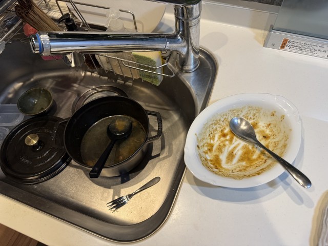 食器洗いのときの「予洗い」、皆さんはどうしてる? うちは…… 食器洗いのときの「予洗い」、皆さんはどうしてる? うちは……