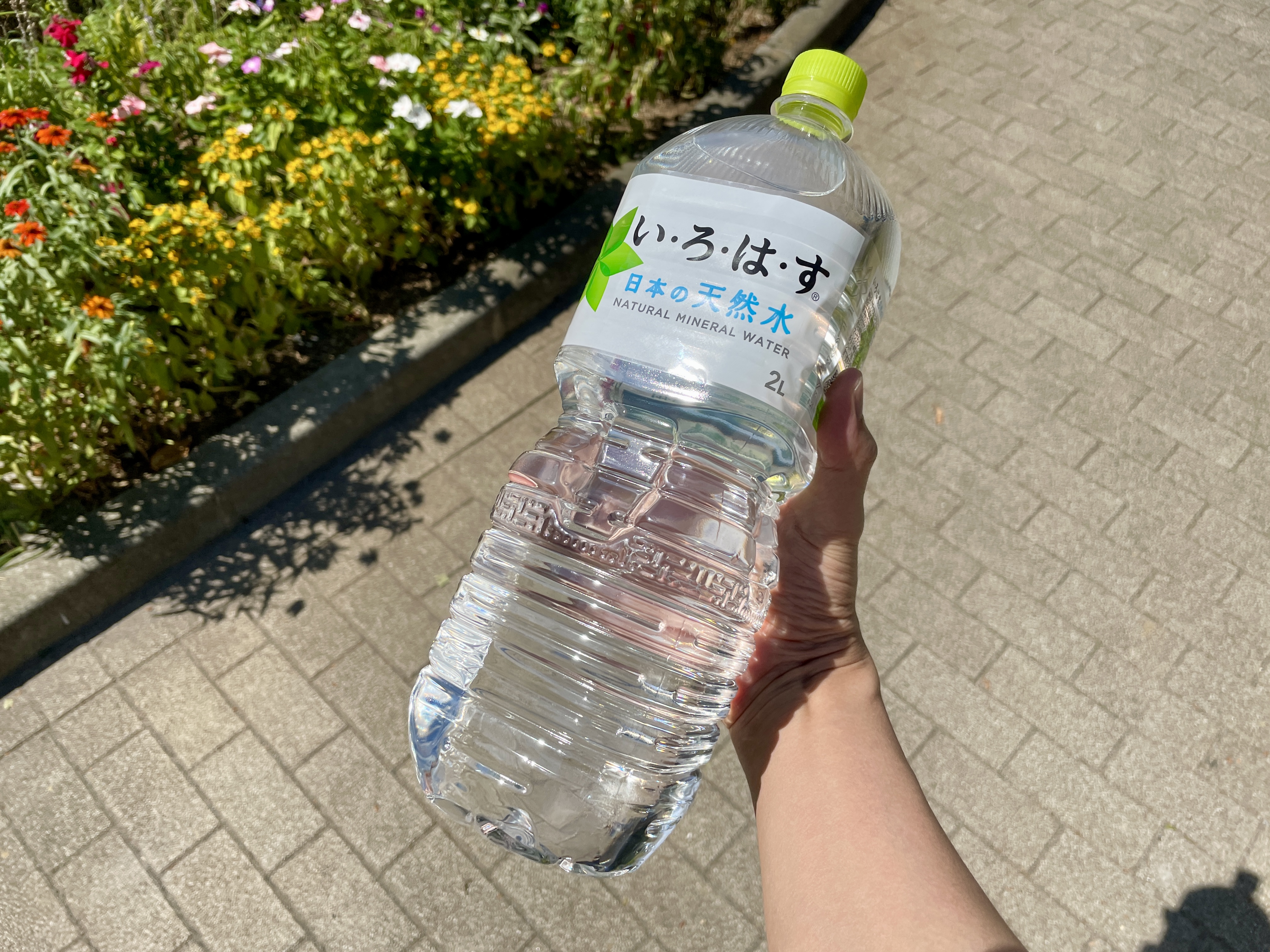 【1本111円】天然水『い・ろ・は・す（2L）』8本セットが890円 / Amazonタイムセール