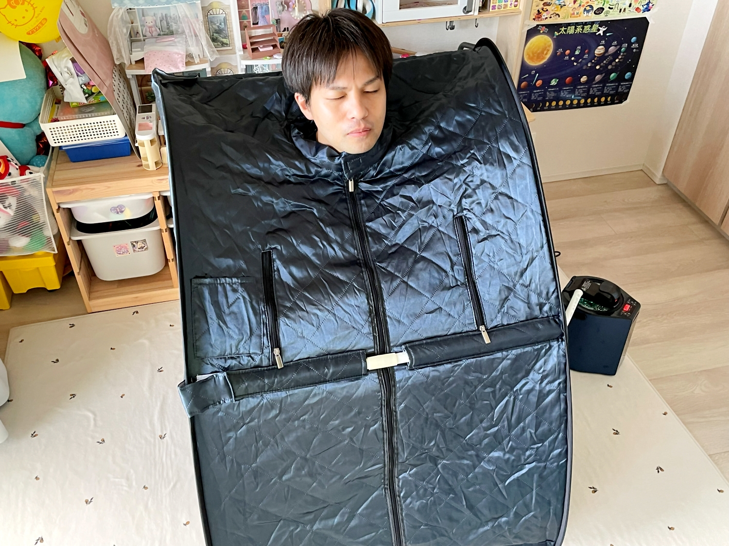 楽天で買った「家庭用サウナ」（1万7780円）に入ってみた → 生首みたいになったけど予想以上に熱くて汗だくに！