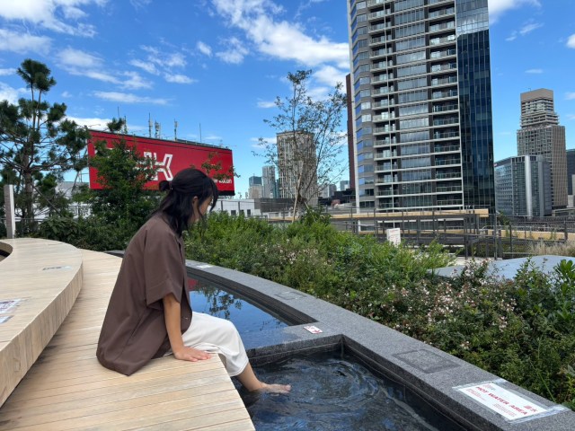 【秘密にしたい】高輪ゲートウェイで見つけた無料の足湯が最高だった / 都会のど真ん中でぼーっとする贅沢 【秘密にしたい】高輪ゲートウェイで見つけた無料の足湯が最高だった / 都会のど真ん中でぼーっとする贅沢