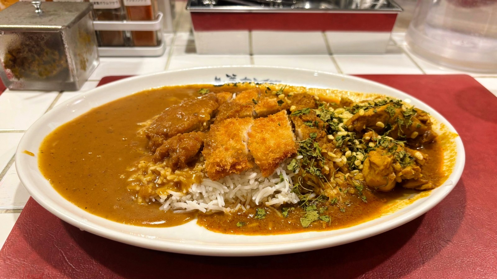 「カレー百名店なのに客が来ない…」お店のインスタを見て行ってみたら、立地を逆手に取ったまさかのメニューがあった！