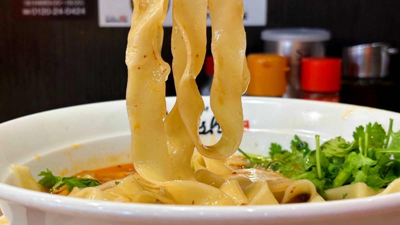町中華チェーンでこのガチ感…！ れんげ食堂Toshu「蘭州牛肉ビャンビャン麺」がちょっとした事件だった