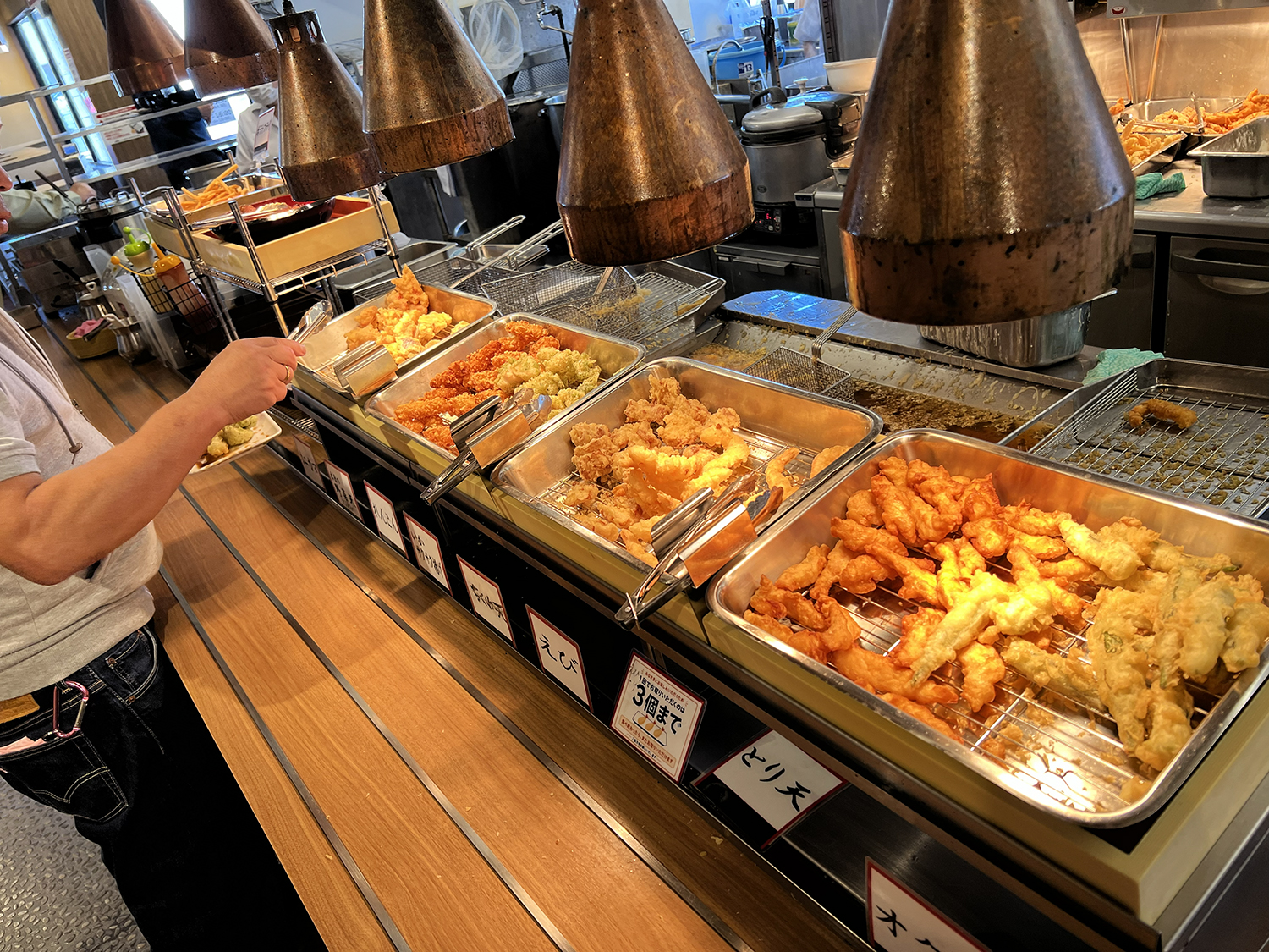 【950円食べ放題】香の川製麺の食べ放題店舗がコスパ最強！ うどん注文で天ぷら・ご飯・カレー・おでんがおかわり自由
