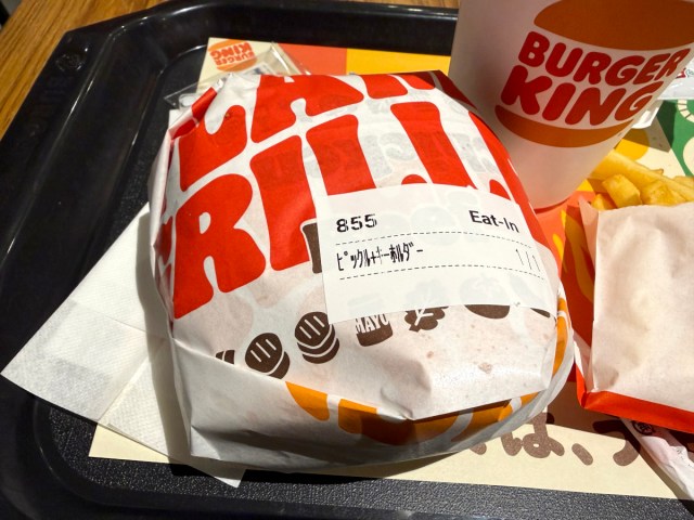 ピクルス11枚だと? バーガーキングの新作「ピックルボールバーガー」が予想外にウマすぎてビビった ピクルス11枚だと? バーガーキングの新作「ピックルボールバーガー」が予想外にウマすぎてビビった