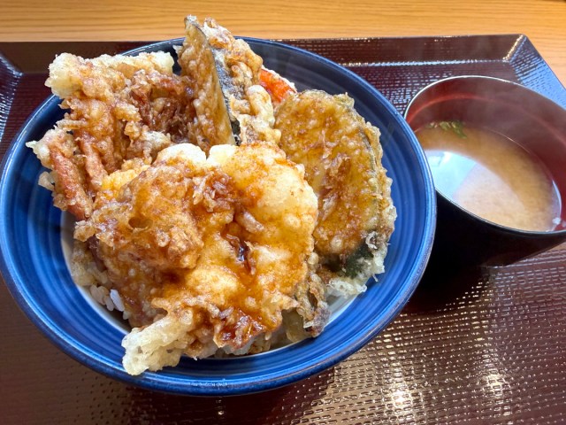 【てんや】ポテサラの天ぷら登場！ 112品の頂点に立った「鮮やか ベジポテ天丼」の満足感が意外と高い