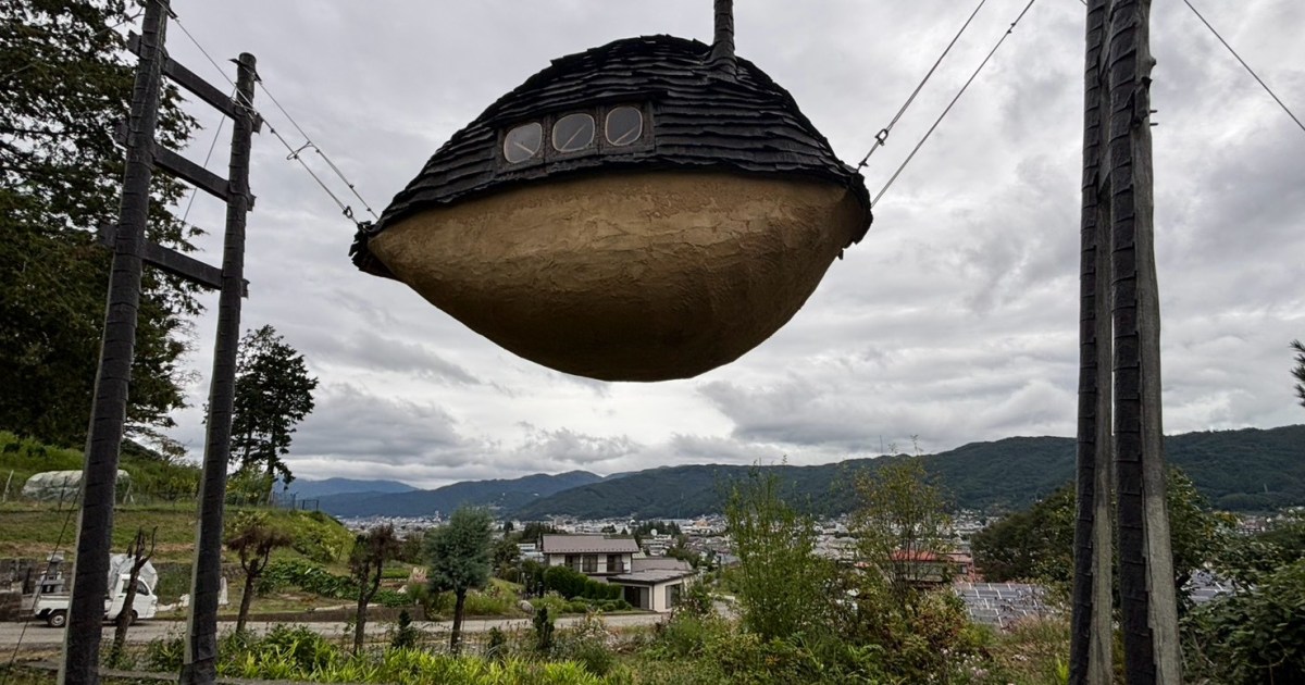 長野県茅野市で造った「空飛ぶ茶室」や奇抜な茶室群を訪ねる